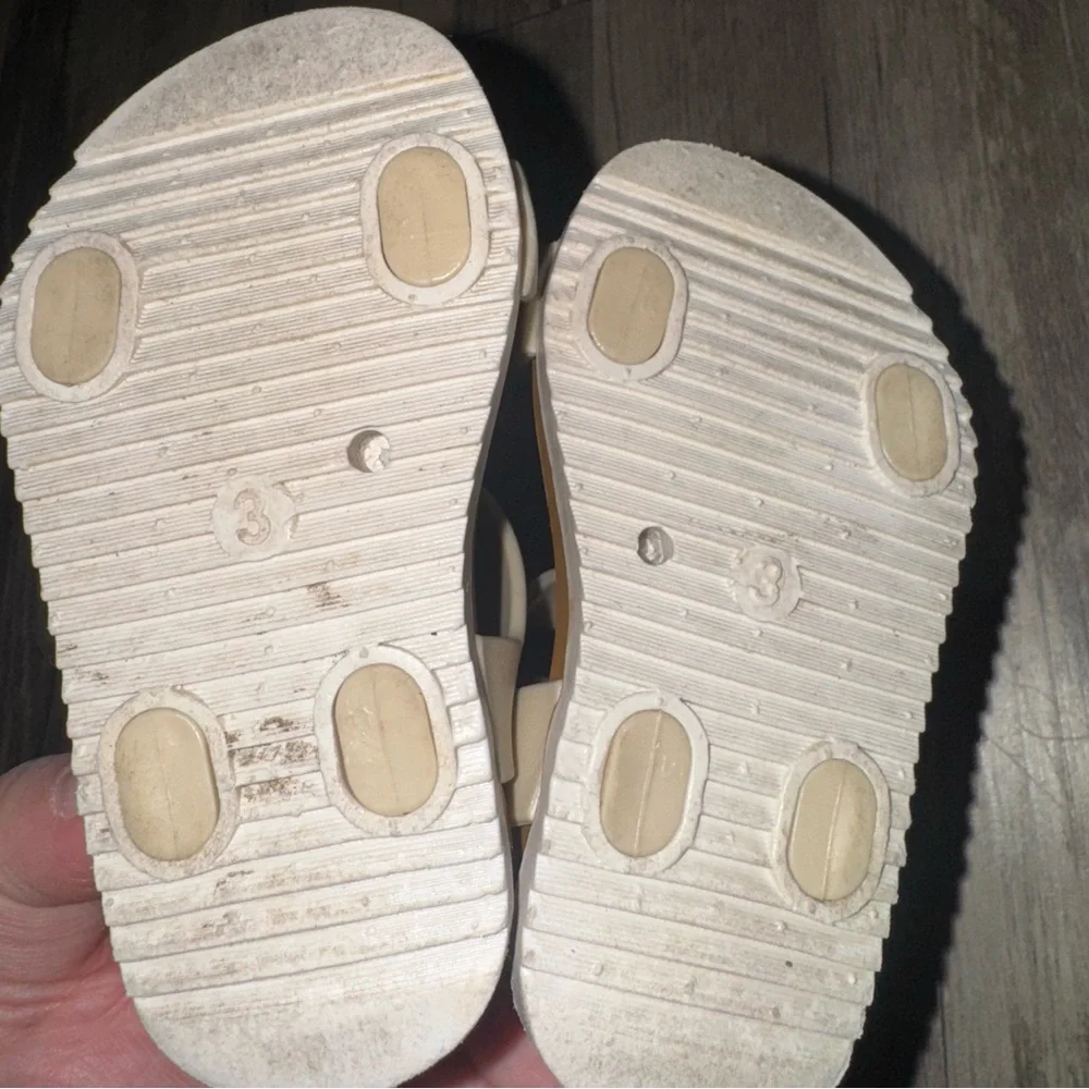 ☀️6/$20☀️ Kids Beige Buckle Sandals
